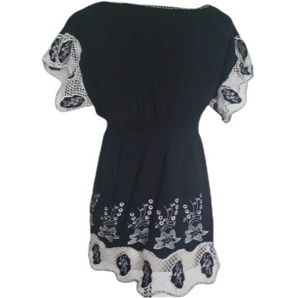 BCBGMaxAzria Black & White Embroidered Top - Picture 7 of 16